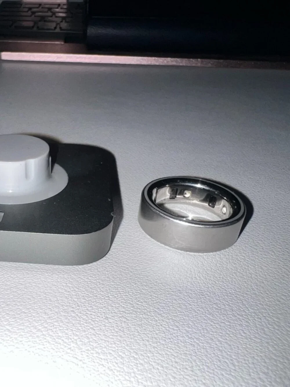 Oura Ring 4 Silver Smart Ring Size 9 w/ Original Charger